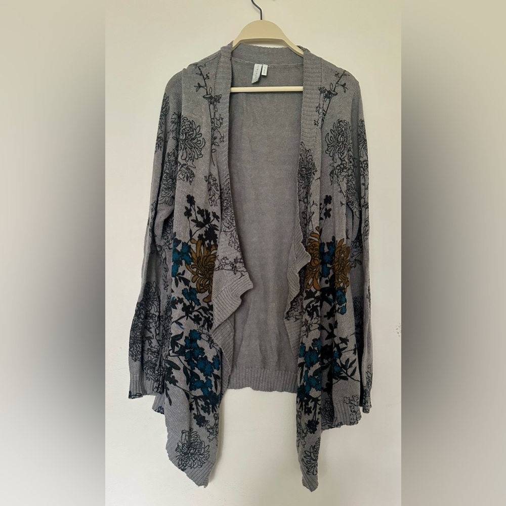 ❤️ Sahalie Gray Floral Cardigan Size L